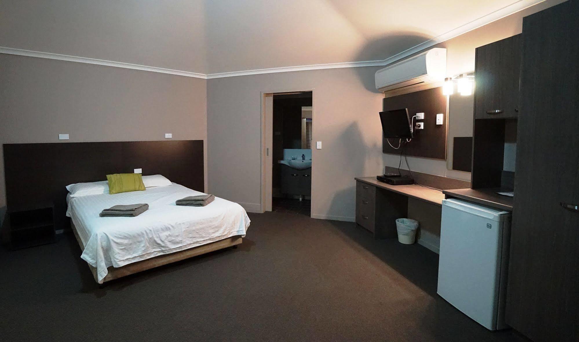 Bluestone Motor Inn Tennant Creek Exteriör bild